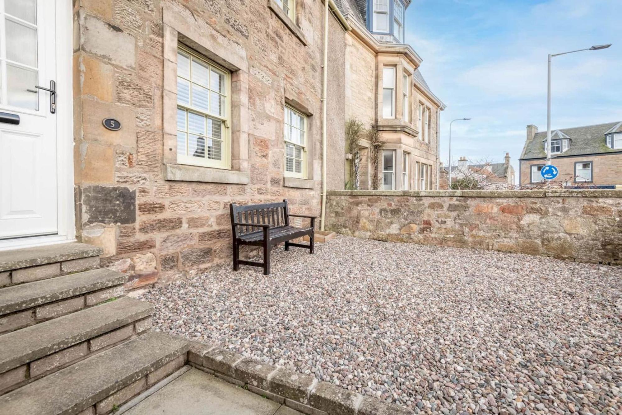 Crail Town House Villa Luaran gambar